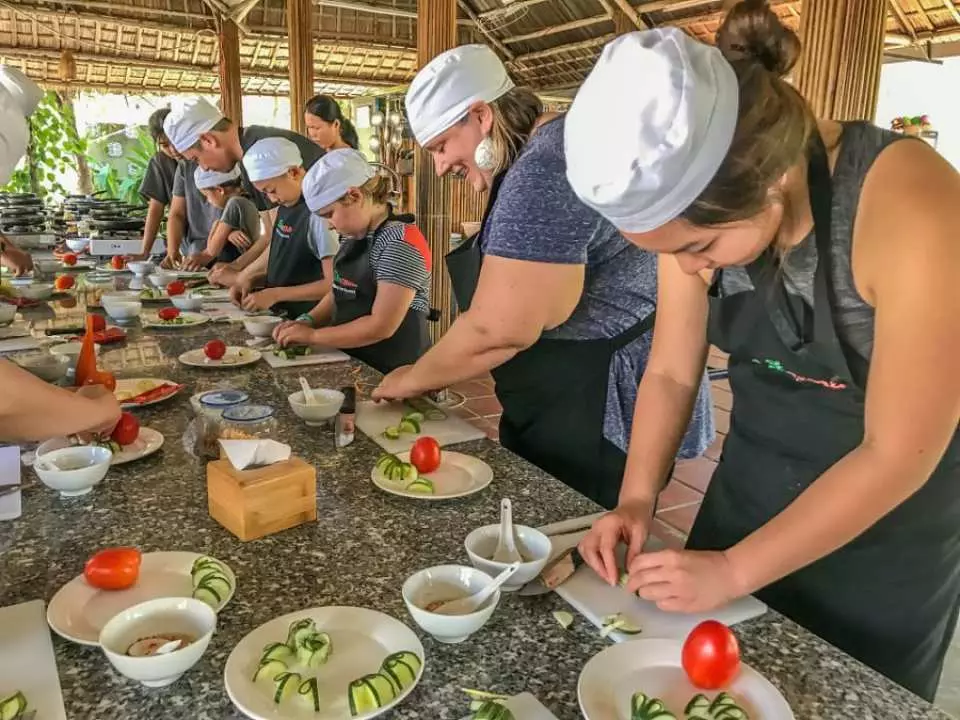 Clase de cocina Hoi An – Vuelo a Saigón (D, A)