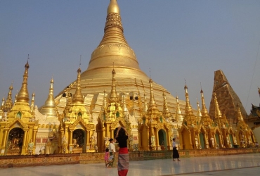 Playa de Ngapali - Thandwe - Vuelo a Yangon - Salida (D)