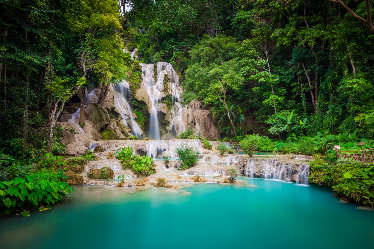 Luang Prabang - Cascadas de Kuang Si - Vuelo a Vientiane (D, A, C)