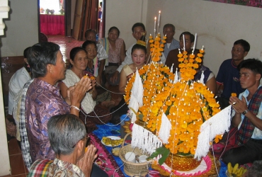 Llegada a Luang Prabang - visita de la ciudad de medio día - Ceremonia Baci (A, C)